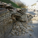 Аварийно-спасательная бригада МЧС приступила к разбору завалов подпорной стены