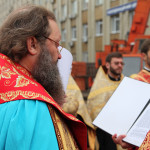 Наместник Лавры совершил освящение накупольного креста храма при Киевской областной больнице