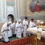 В Свято-Троицком храме на Троещине митрополит Павел совершил Божественную литургию и поминальное богослужение