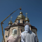 На месте явления Спасителя митрополит Павел освятил накупольный крест храма