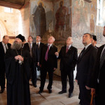 Премьер-министр Украины поручил восстановить церковь Спаса на Берестове