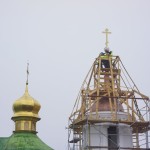 Освящен и установлен крест на купол колокольни древней церкви Спаса на Берестове
