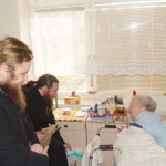Братия Лавры посетила престарелых людей в Закарпатье