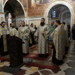 Вечером Воскресного дня митрополит Павел совершил службу Акафиста всем преподобным Печерским