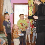 Братия Лавры помогает многодетным семьям Киевской области