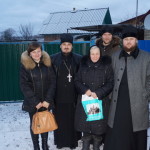 С подарками у жителей села поблизости от Чернобыльской зоны насельники Лавры побывали