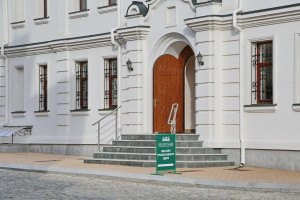 100