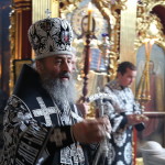 Предстоятель УПЦ в сослужении Наместника Лавры совершил Литургию Преждеосвященных Даров в Крестовоздвиженском храме