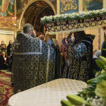 В Лавре совершены богослужения выноса и погребения Плащаницы