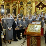 С праздником Свт. Николая детский хор поздравил митрополит Павел