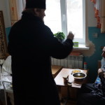Одиноких стариков в с. Грузское навестили братия социального отдела Лавры