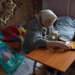 Одиноких стариков в с. Грузское навестили братия социального отдела Лавры