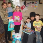 Братия Лавры вручили семьям с детьми подарки