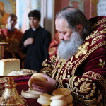 Богослужения Недели святых жен-мироносиц возглавил митрополит Павел