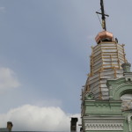 Предстоятель УПЦ освятил купол с крестом над храмом прп. Агапита Печерского