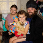 Соцотдел Лавры поздравил многодетные семьи с Днем Святого Николая