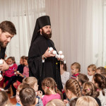Дети продолжают получать праздничные подарки из Лавры «от Святого Николая»