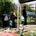 Братия соцотдела Лавры оказали помощь многодетным семьям Макаровского района