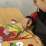 Ученики художественной школы раскрывают свои таланты на уроках