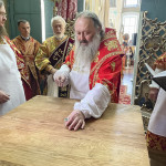 Наместник Лавры освятил престол в Золотоношском соборе