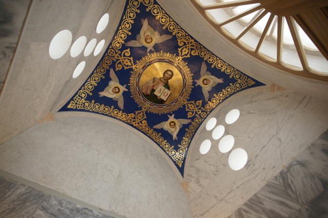 Освящена восстановленная часовня над склепом А. Безака