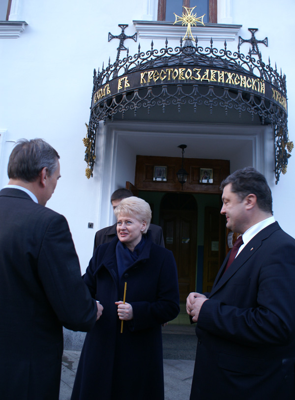 Президент Литвы приложилась к мощам преподобных отцев Печерских